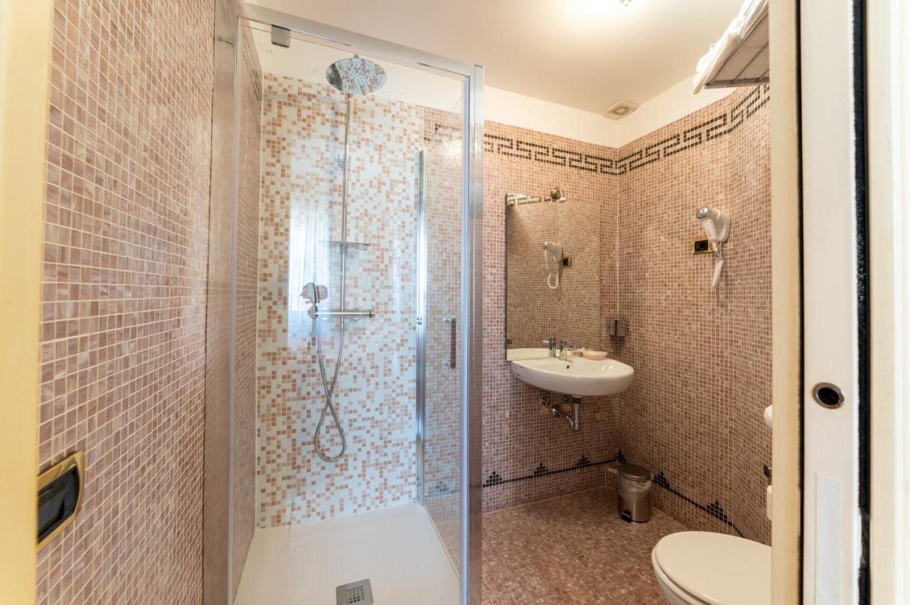 Downtown Luxury B&B - Termini Train Station Rome Buitenkant foto